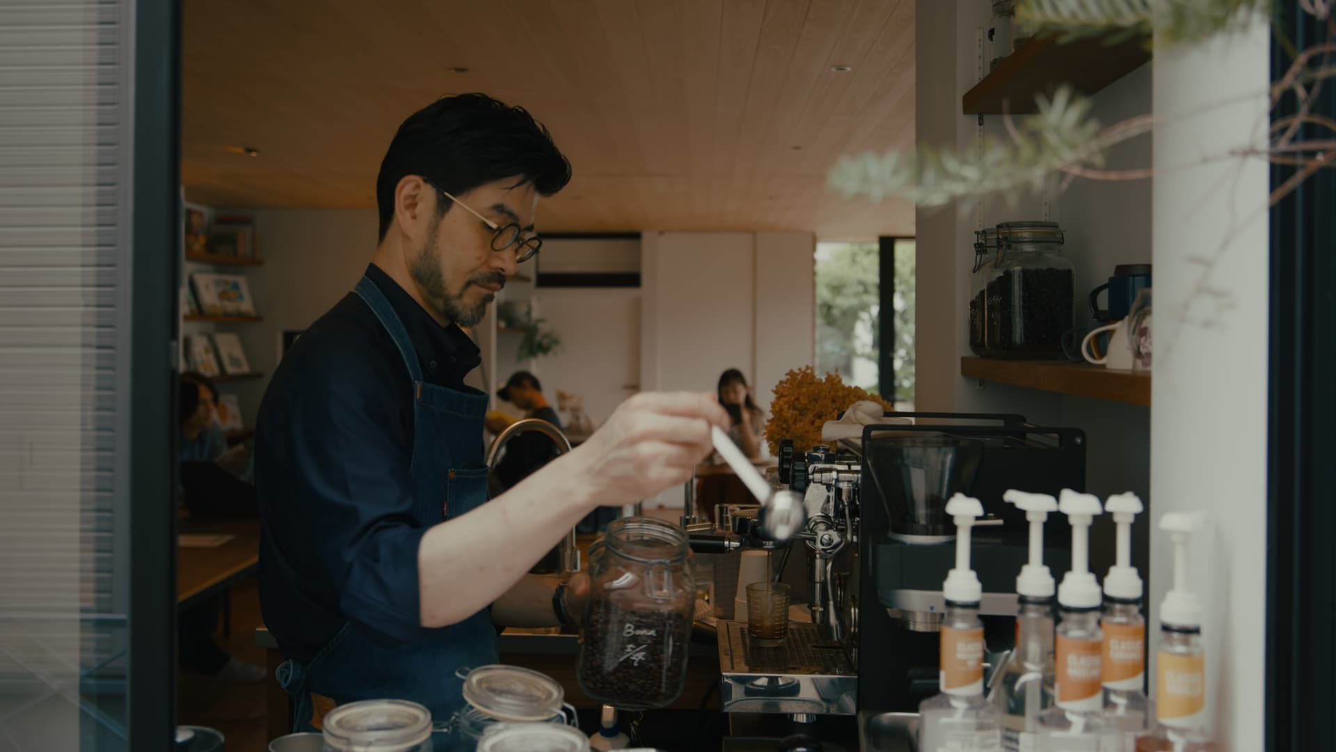 cafe_v01_still_01_02_15_06