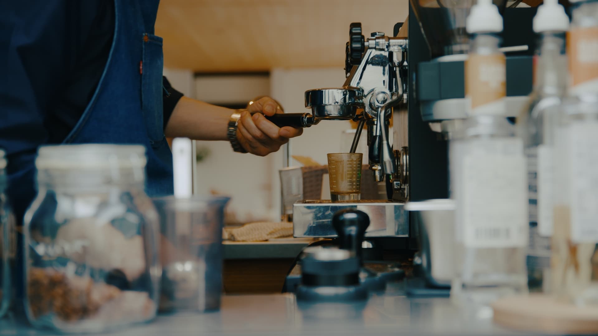 cafe_v01_still_01_02_18_17