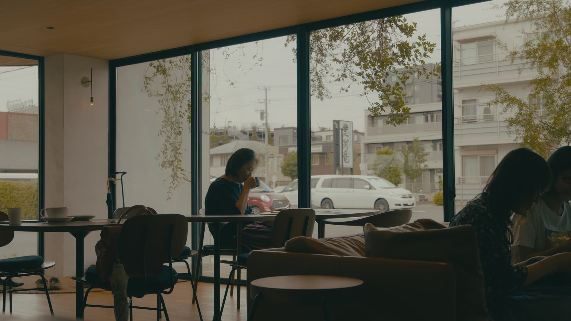 cafe_v01_still_01_02_57_22