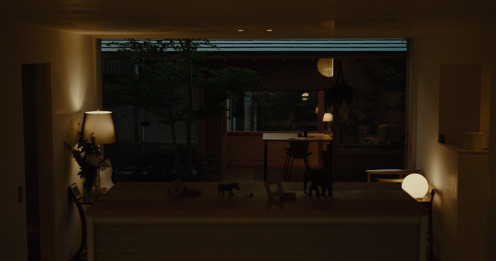 editthenight_v04_still_01_01_05_12